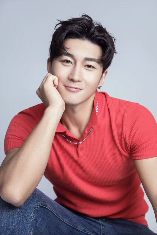 诚利和 对话“泰山陪爬”男演员：上半年只拍了4天戏，中戏毕业也曾年少轻狂