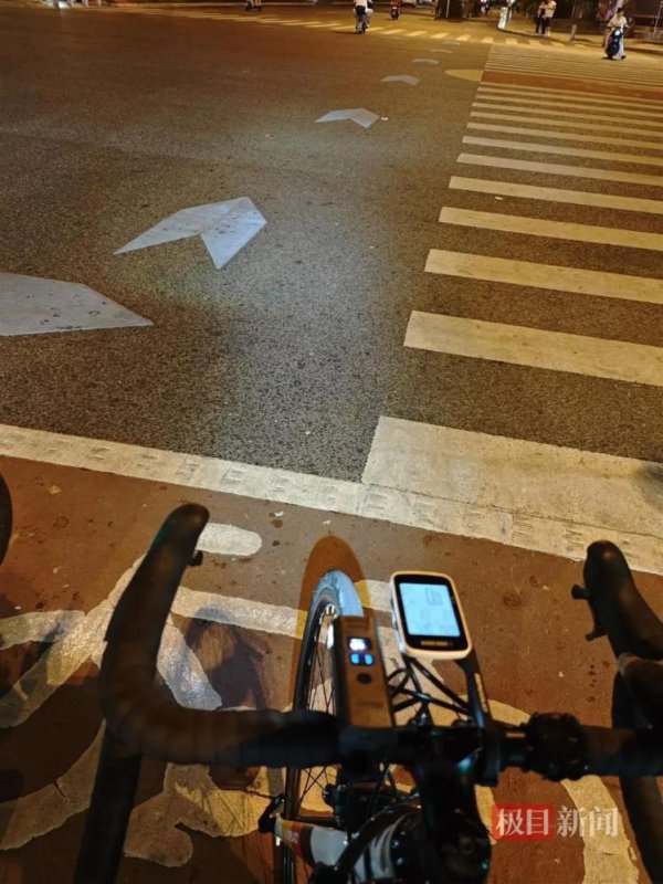 009配资 18岁大学生暑假披星戴月骑行254公里回家，母亲：既高兴又心疼